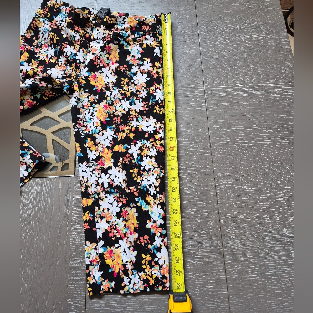 Zac & Rachel Floral Capri Leggings - Pink Multi & Black Multi Lot Of 2 - Picture 4 of 9